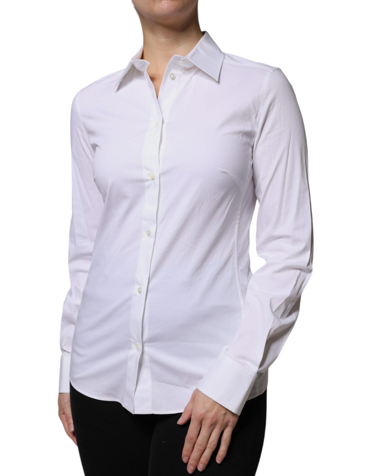 Camisa blanca de algodón con cuello y mangas largas