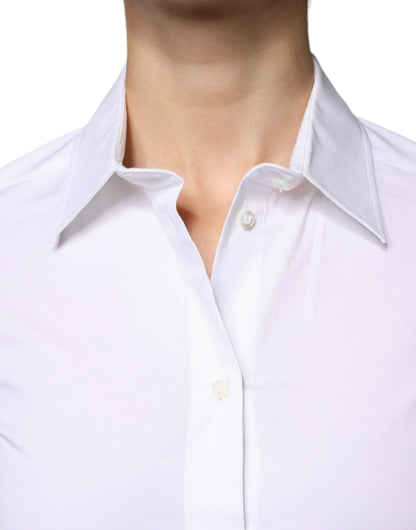 Camisa blanca de algodón con cuello y mangas largas