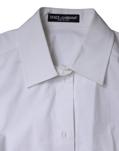 Camisa blanca de algodón con cuello y mangas largas