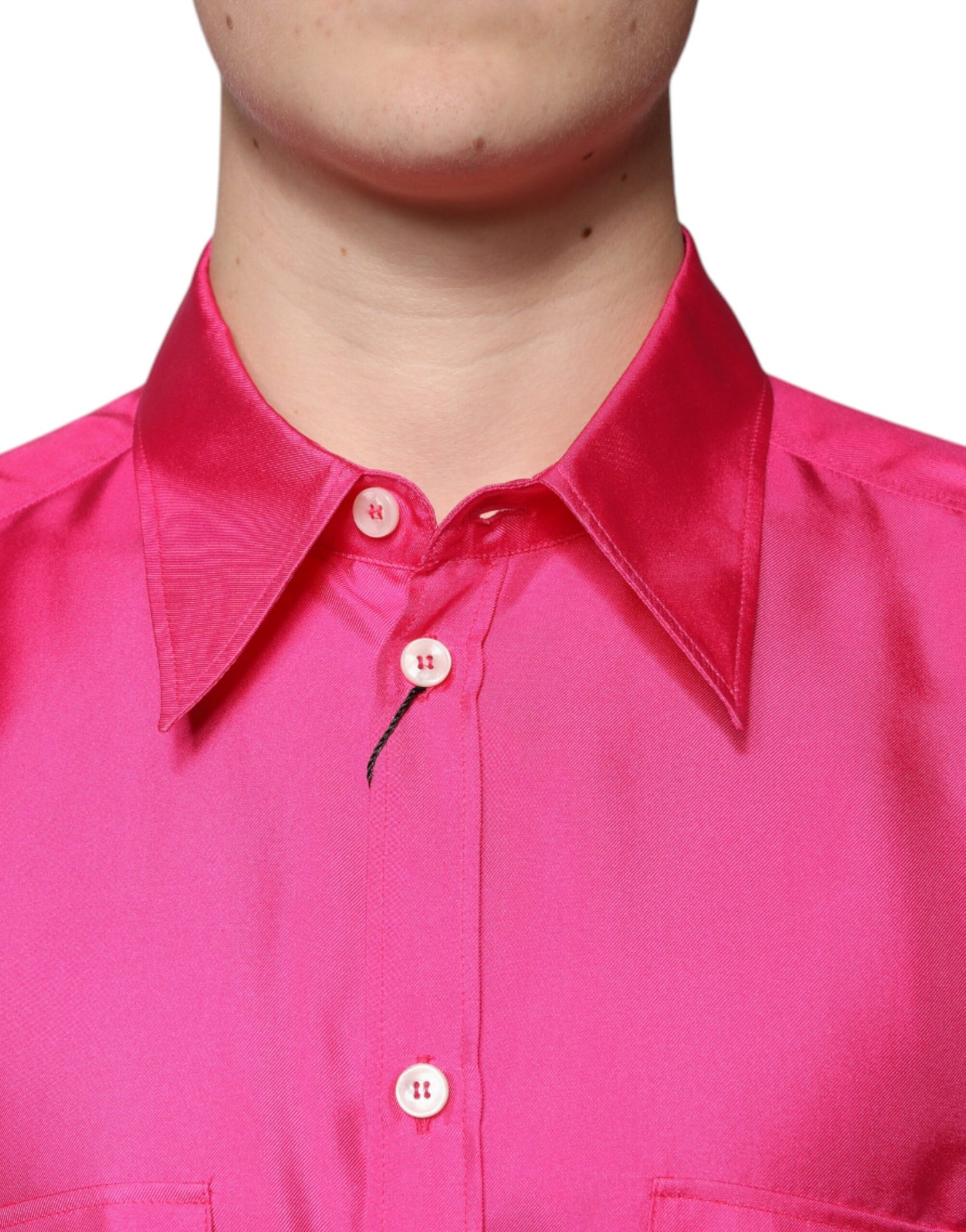 Camisa de seda rosa con cuello y botones para hombre