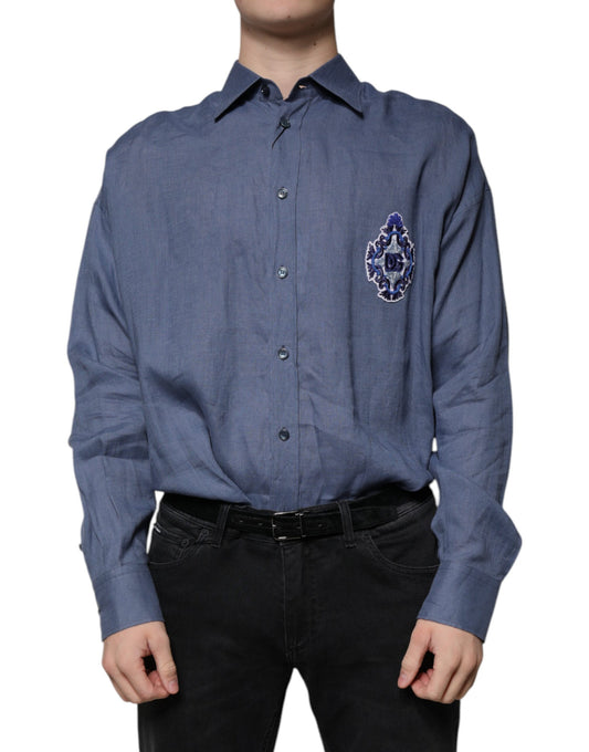 Camisa informal de manga larga con botones y logotipo azul