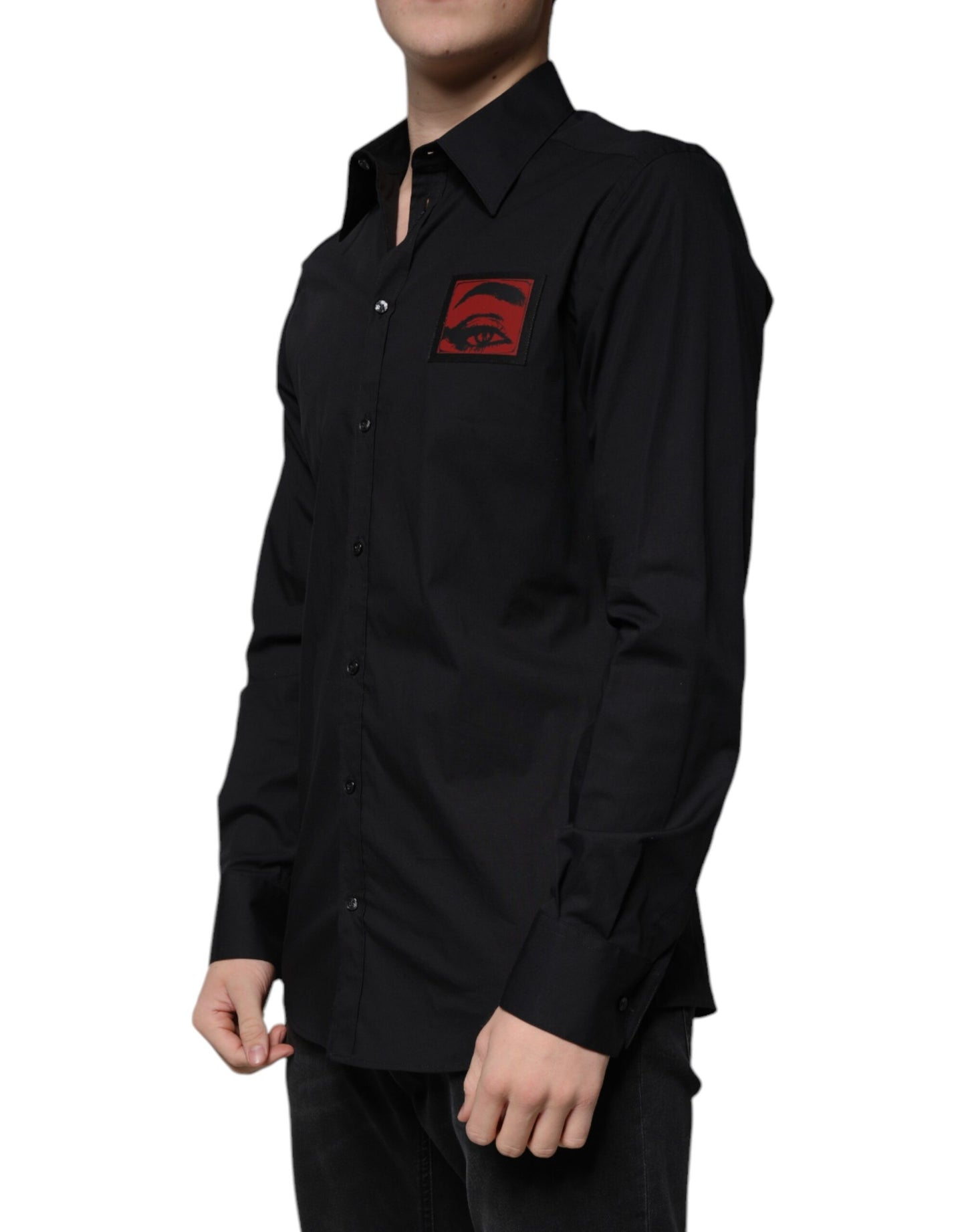 Camisa de vestir de manga larga dorada con parche en el ojo negro