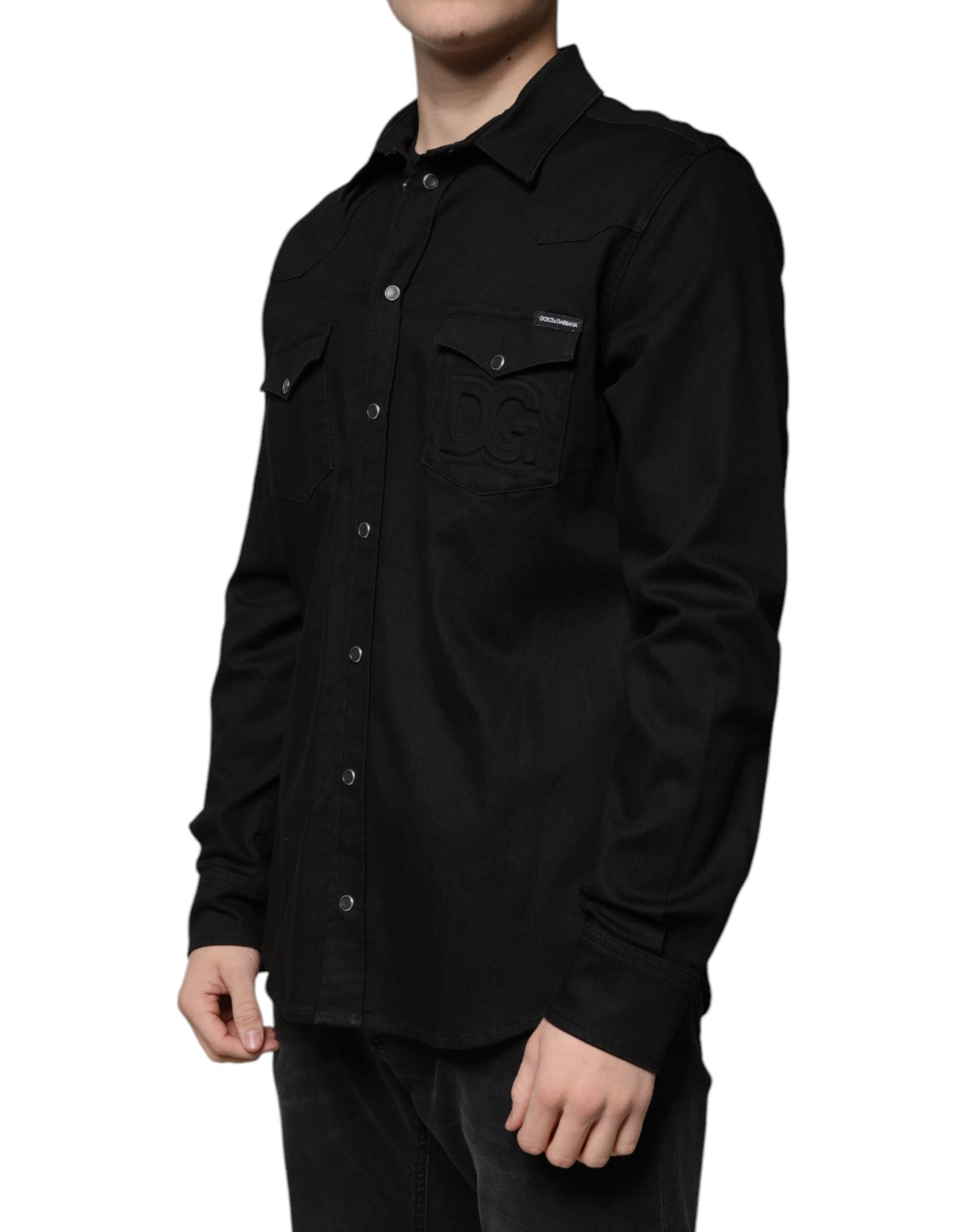 Camisa de algodón negra con cuello y botones