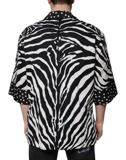 Camisa oversize con botones de cebra en blanco y negro