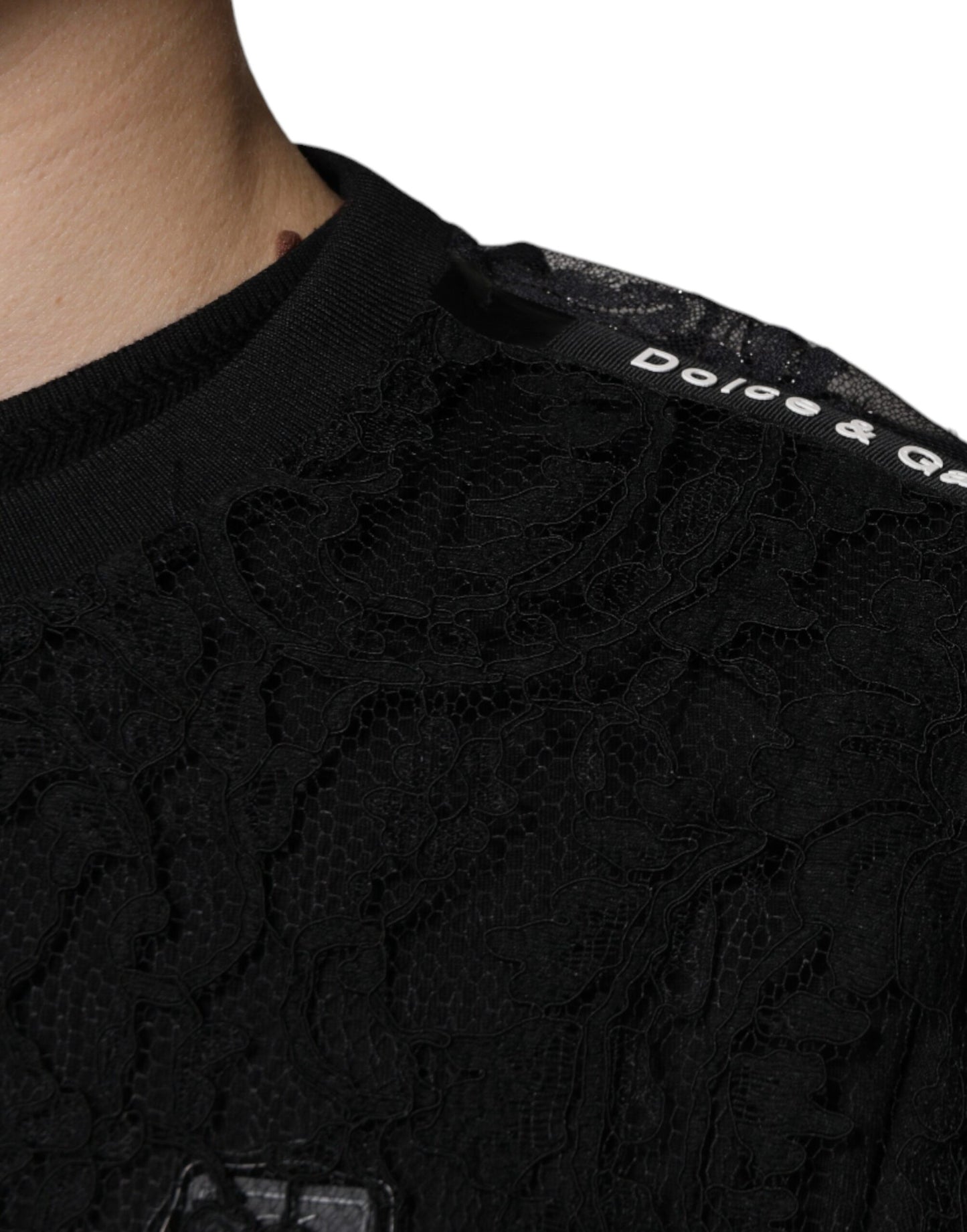 Camiseta de cuello redondo con encaje floral de nailon negro