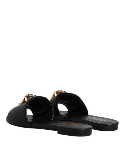 Sandalias planas de cuero negro con placa del logotipo