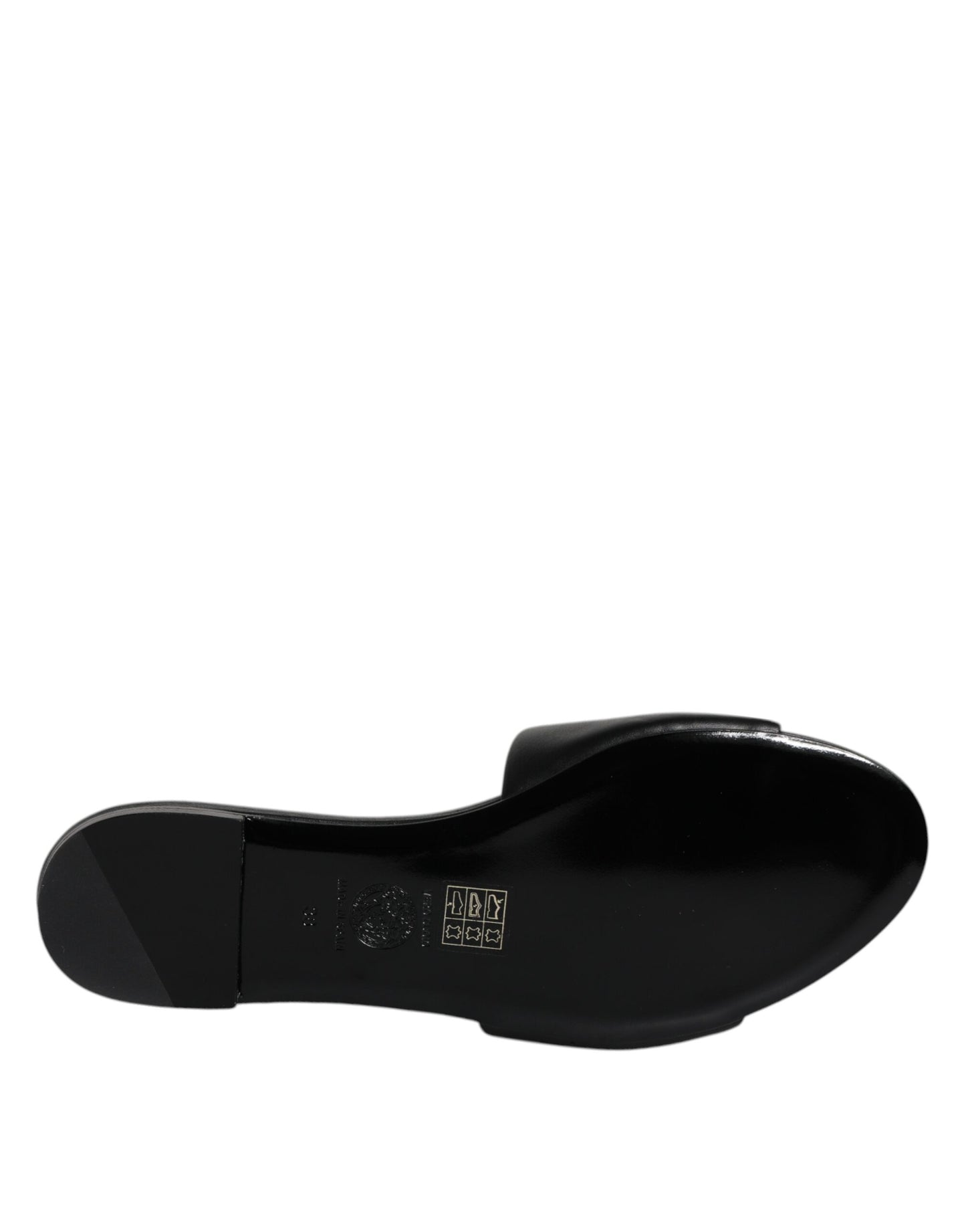 Sandalias planas de cuero negro con placa del logotipo