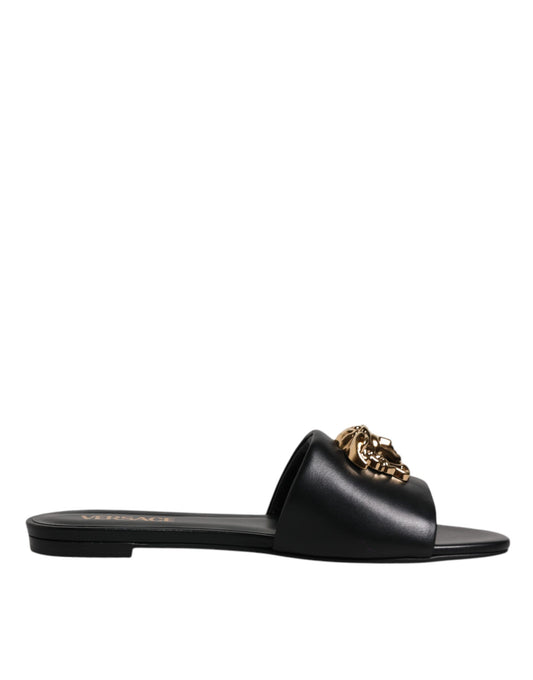Sandalias planas de cuero negro con placa del logotipo