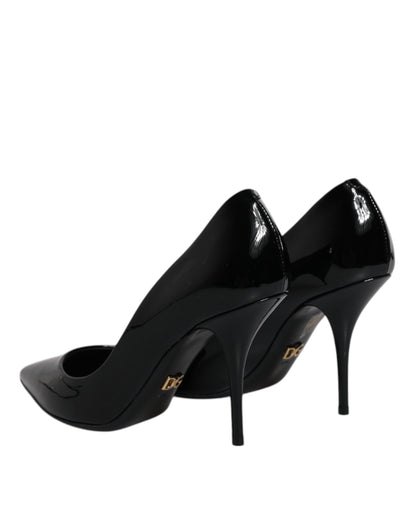 Zapatos de tacón alto de charol negro