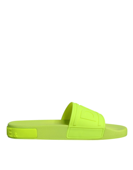 Sandalias de goma verde para playa