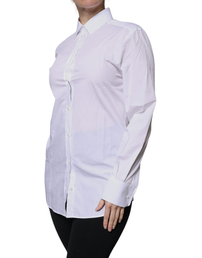 Camisa blanca de algodón con cuello y mangas largas