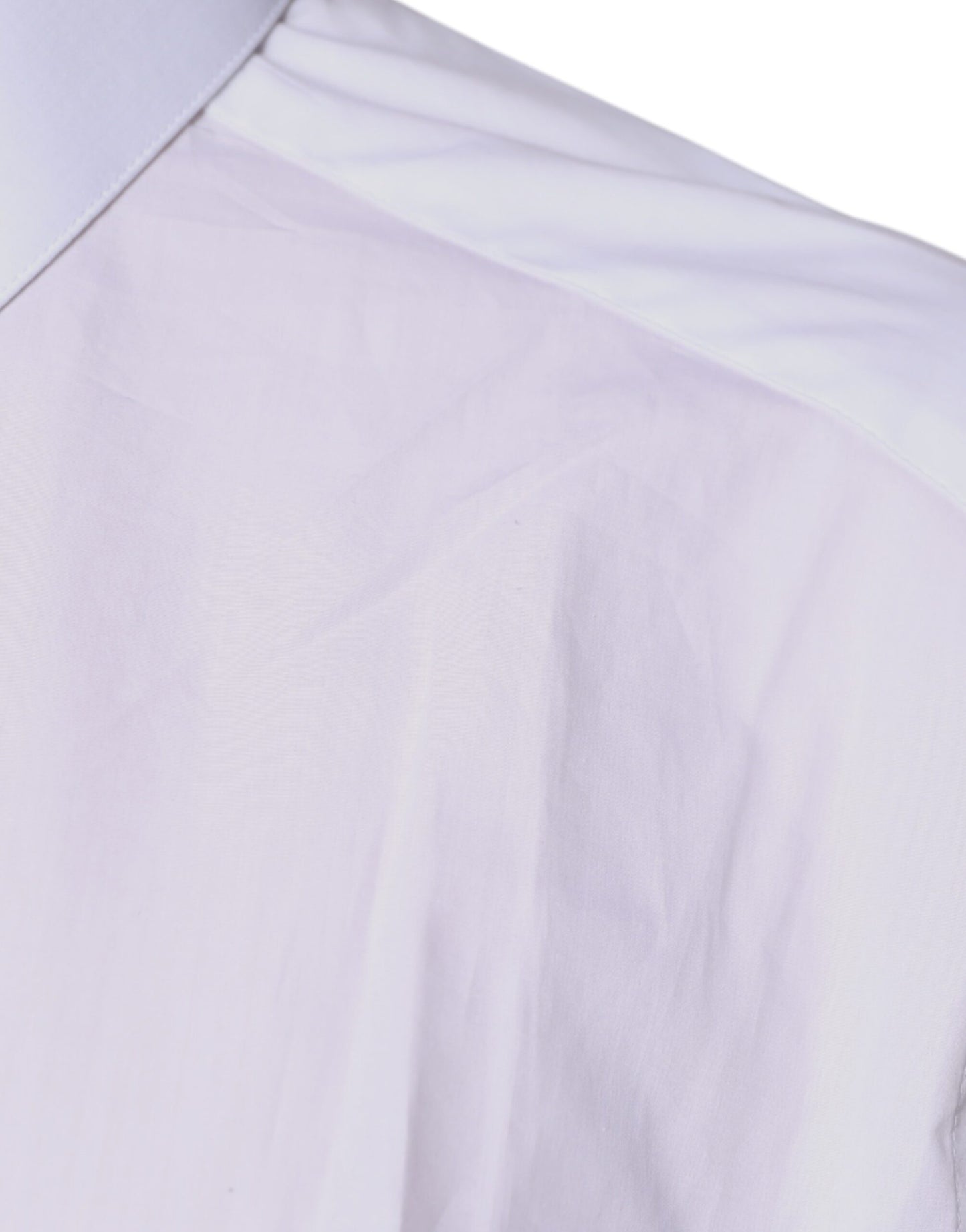 Camisa blanca de algodón con cuello y mangas largas