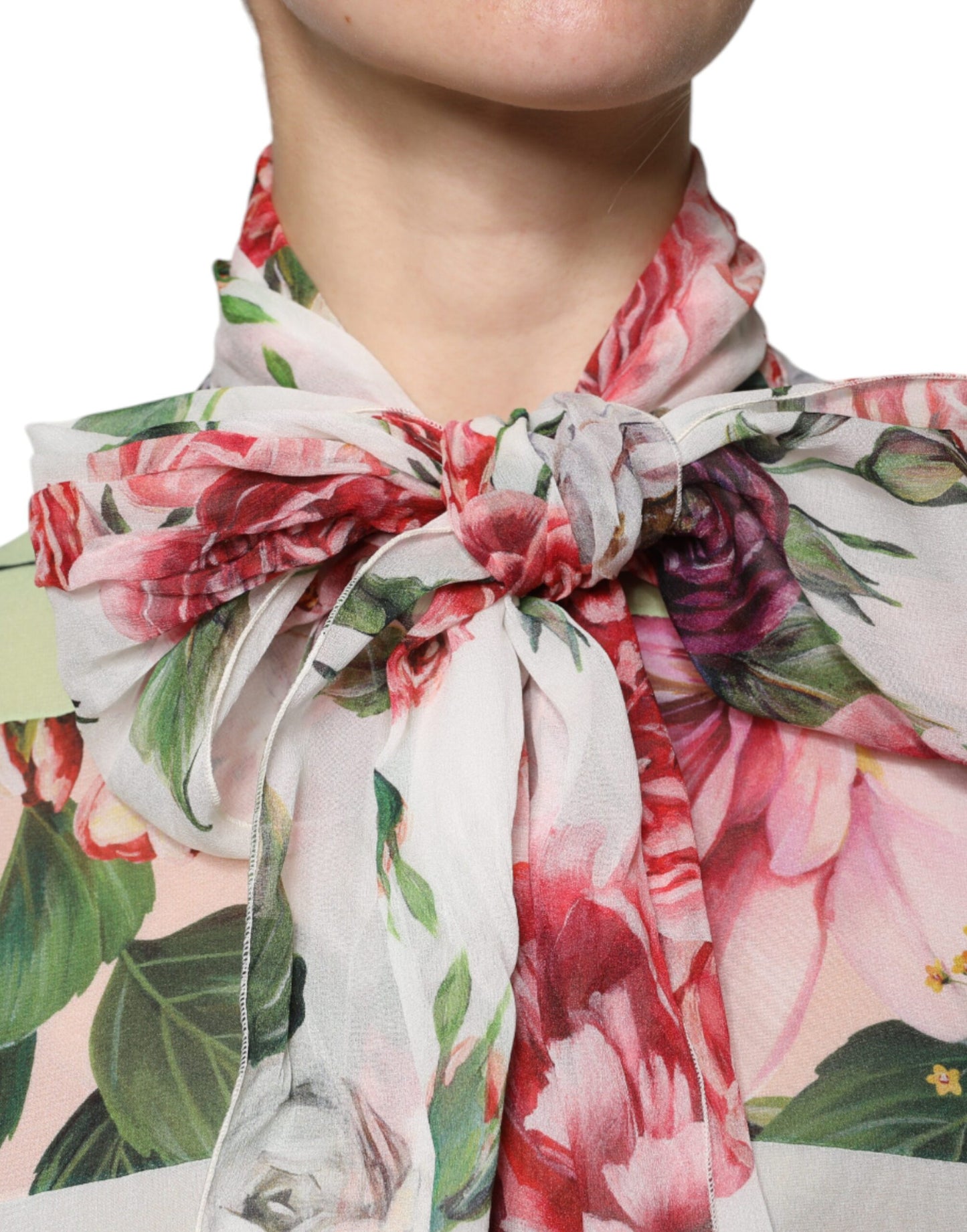 Top con cuello Ascot y patchwork floral multicolor