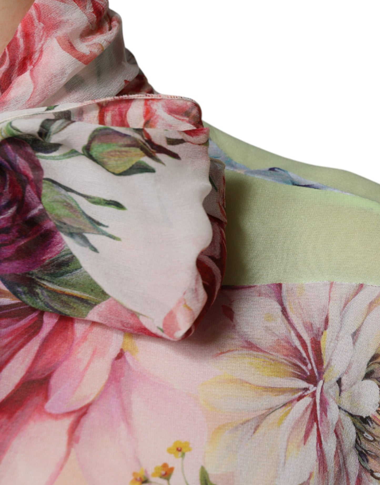 Top con cuello Ascot y patchwork floral multicolor