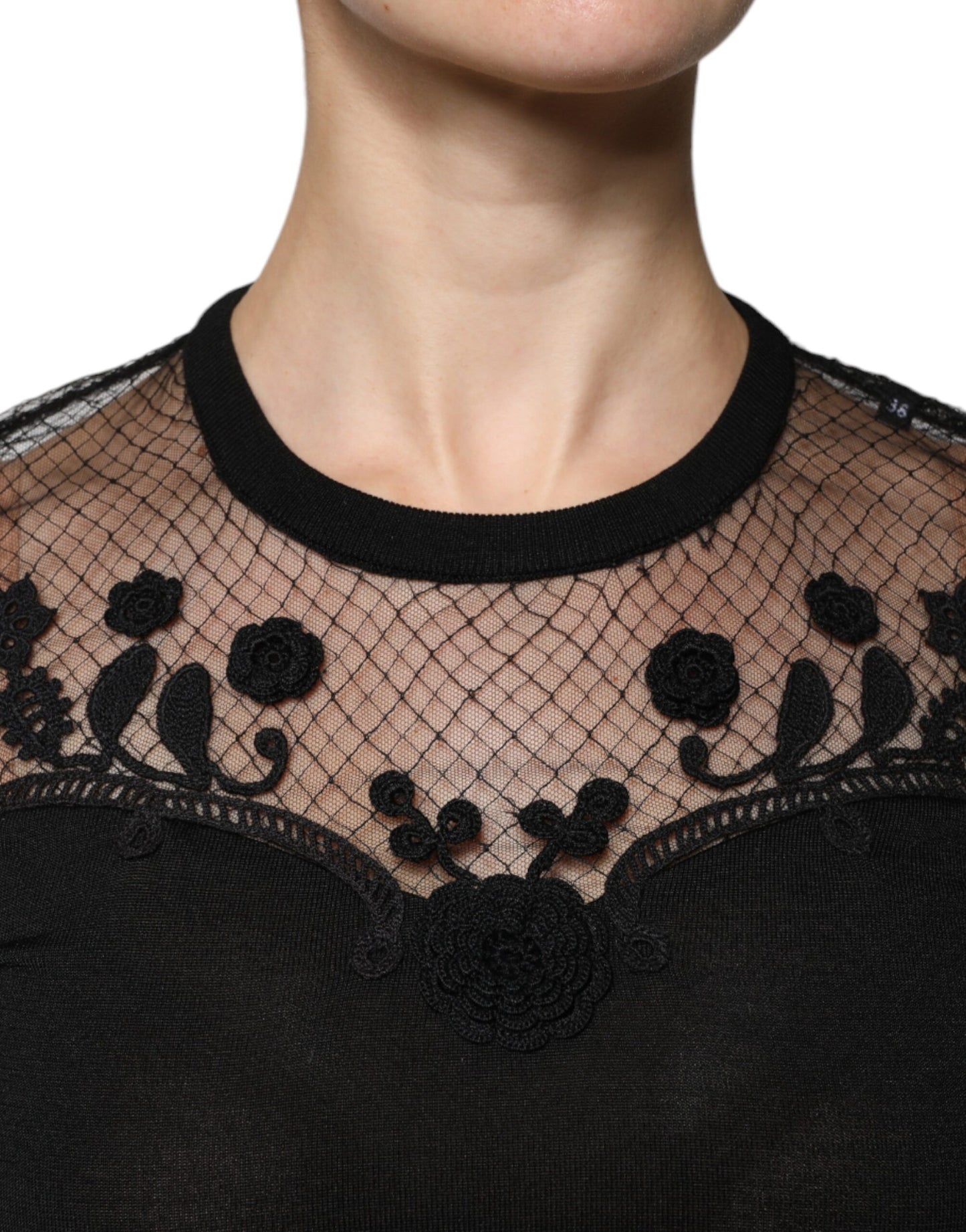 Blusa de manga corta con encaje floral negro