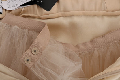 Elegante vestido de seda con encaje y organza adornado