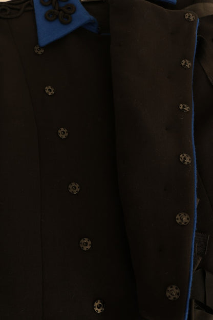 Chaqueta corta tipo gabardina elegante en negro y azul