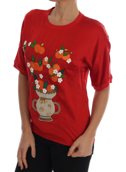 Top elegante de seda roja con bordado floral