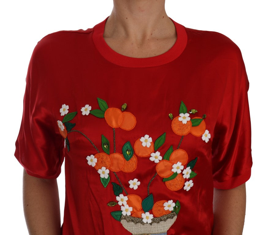 Top elegante de seda roja con bordado floral