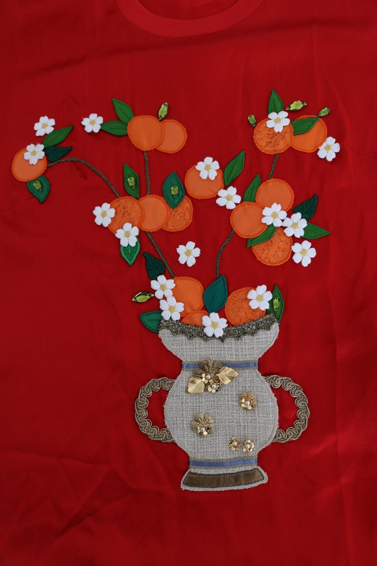 Top elegante de seda roja con bordado floral