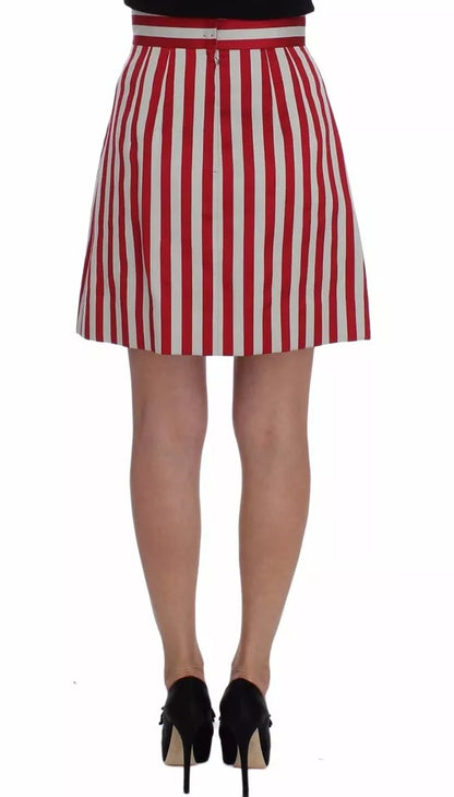Falda por encima de las rodillas con rayas rojas y plateadas
