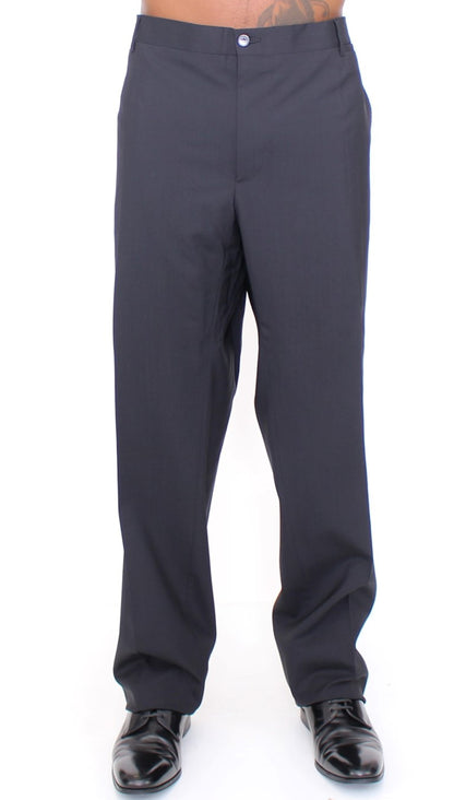 Elegantes pantalones plisados ​​de lana negra
