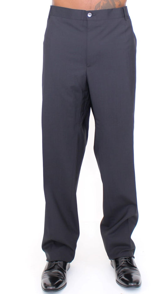 Elegantes pantalones plisados ​​de lana negra
