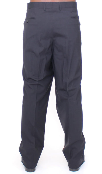 Elegantes pantalones plisados ​​de lana negra