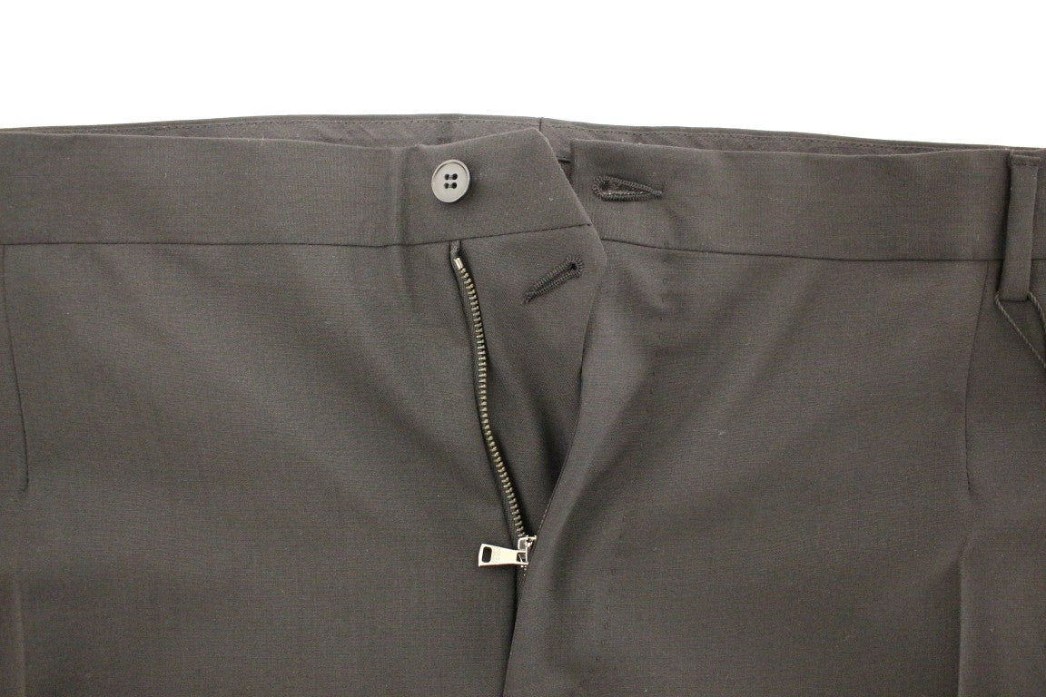 Elegantes pantalones plisados ​​de lana negra