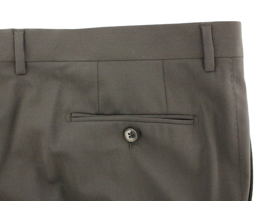 Elegantes pantalones plisados ​​de lana negra