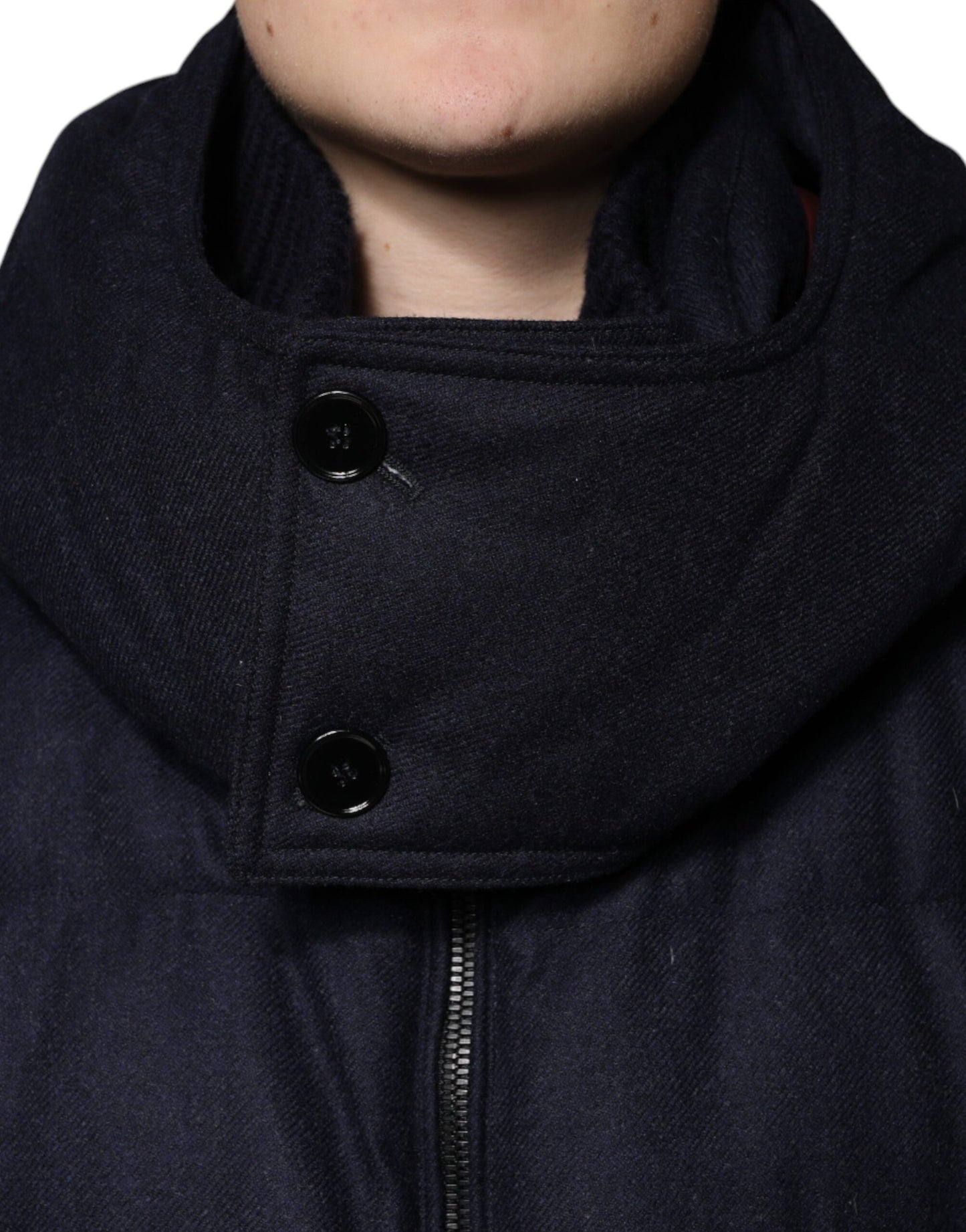 Chaqueta acolchada de nailon negra con capucha para hombre