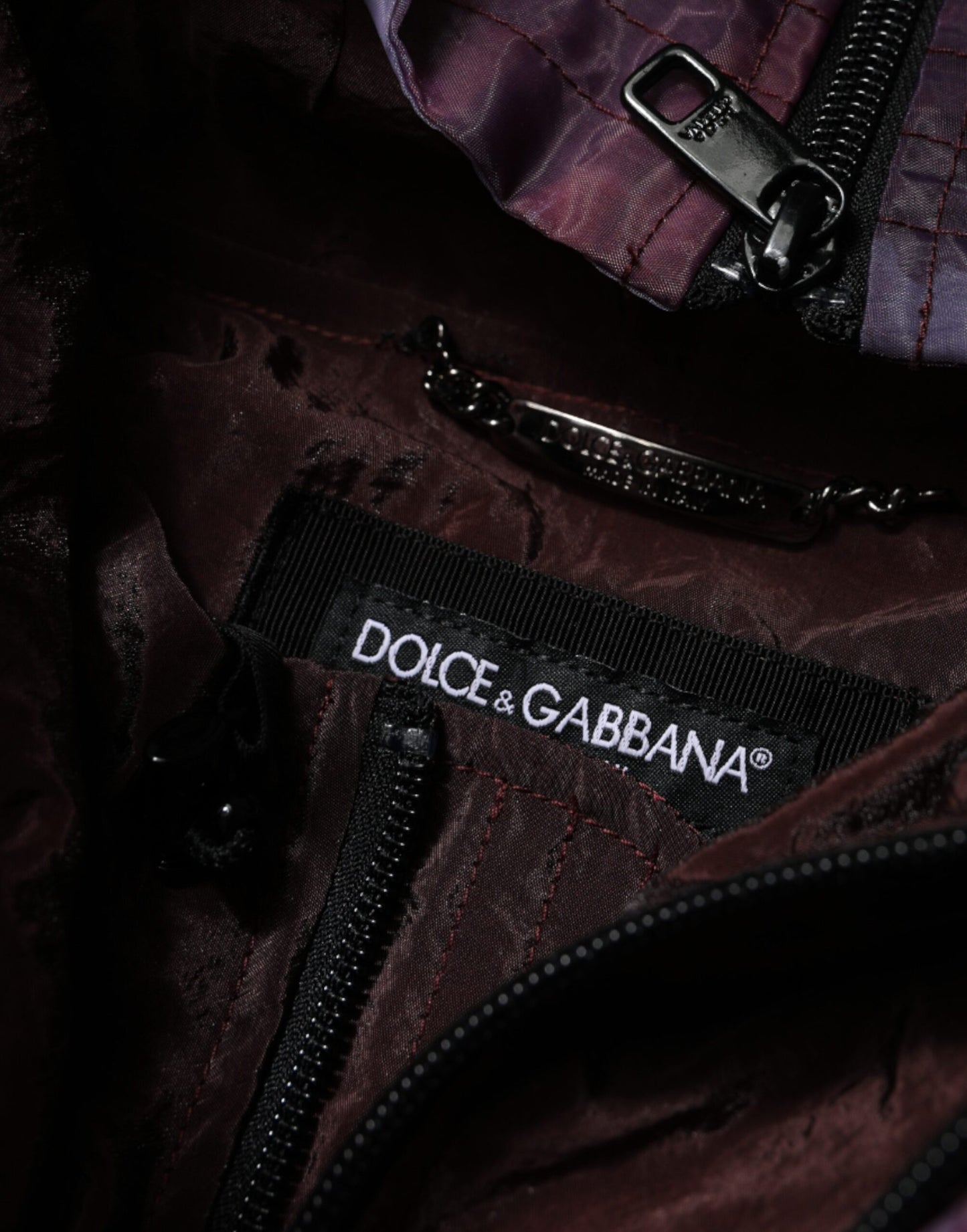 Chaqueta tipo blusón con capucha y estampado de camuflaje morado para hombre