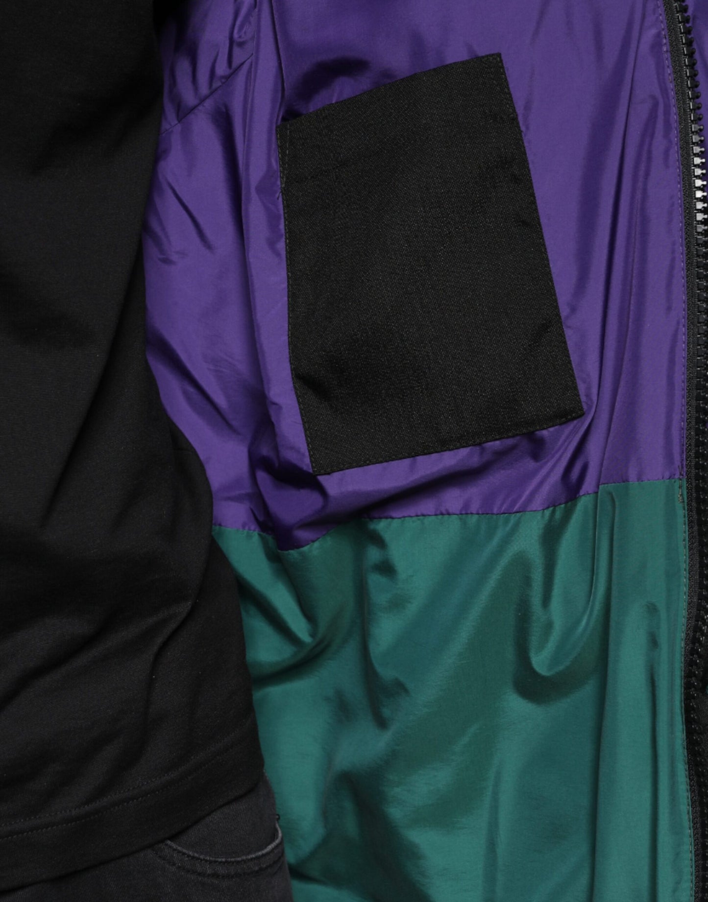 Chaqueta acolchada de nailon negra con cremallera completa para hombre