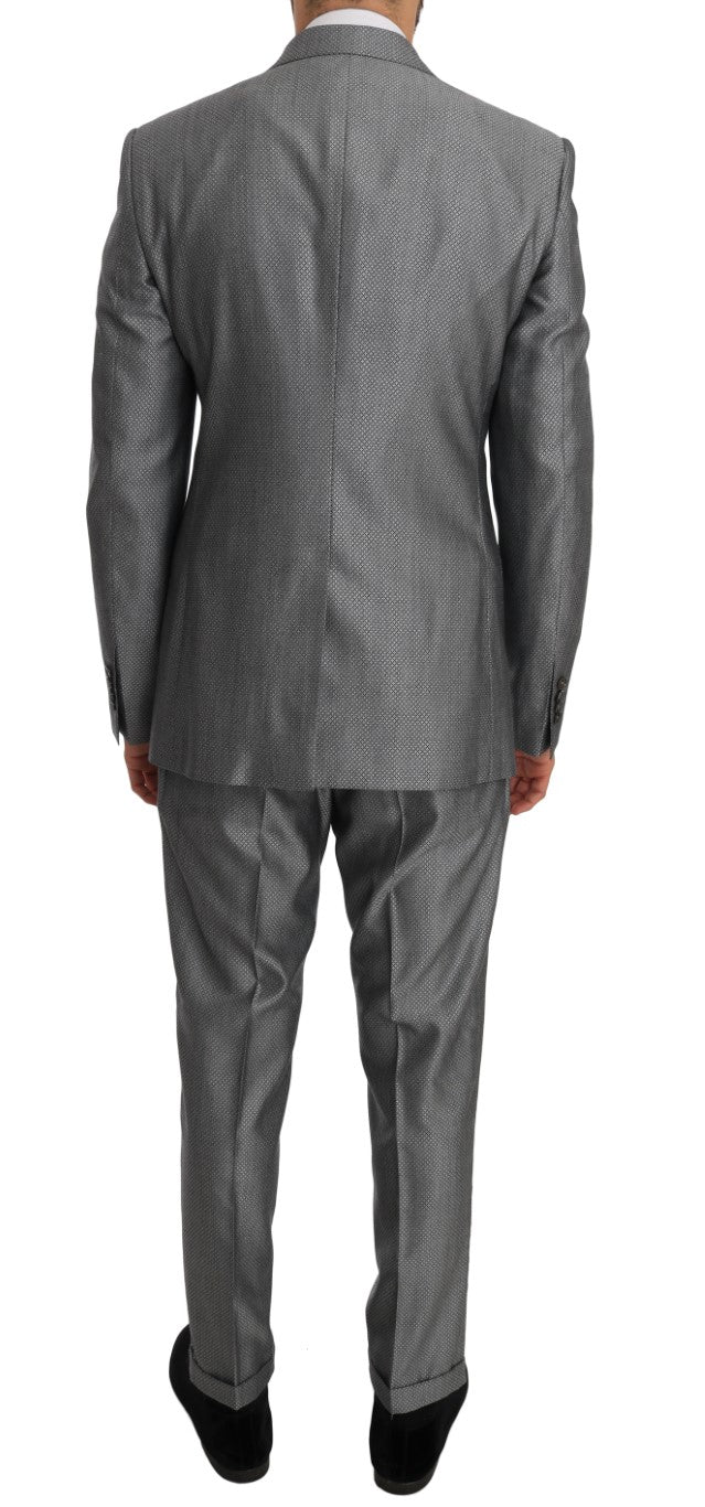 Elegante traje negro cruzado