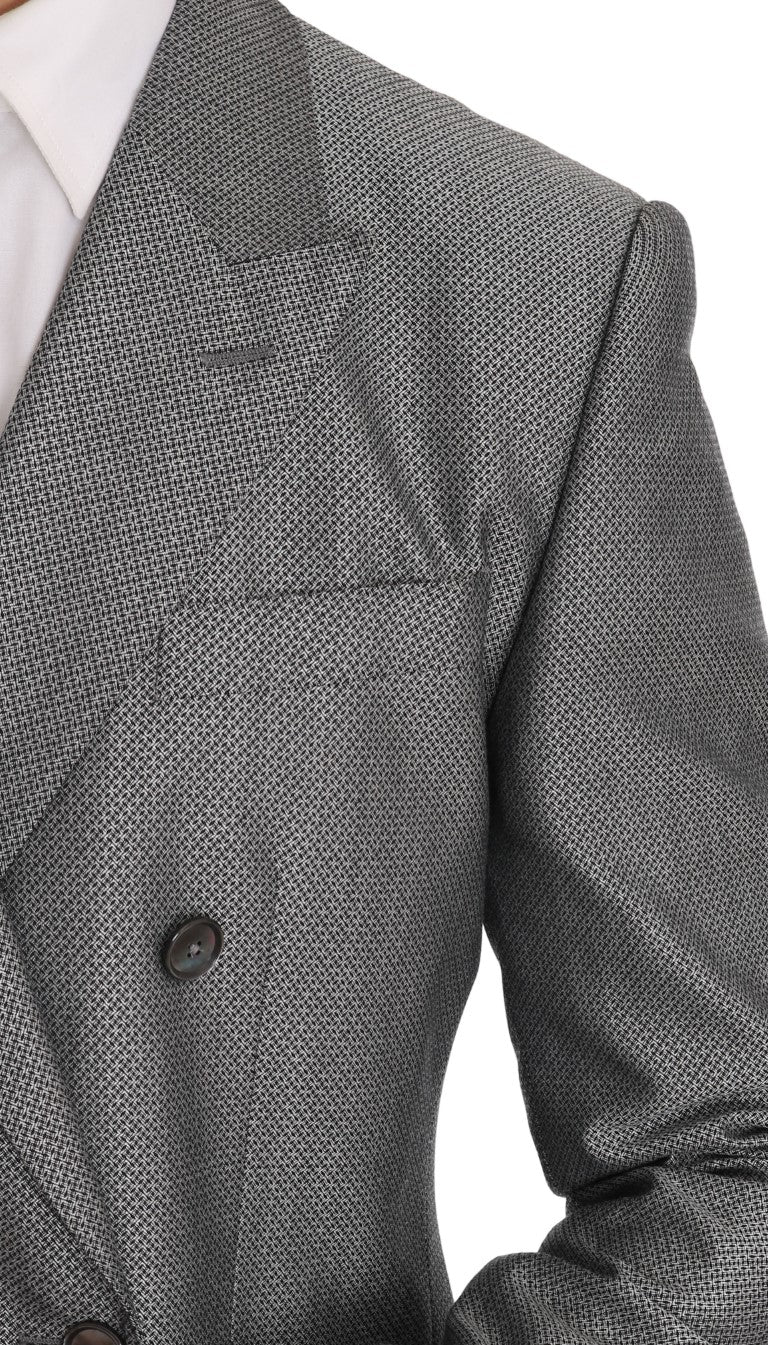 Elegante traje negro cruzado