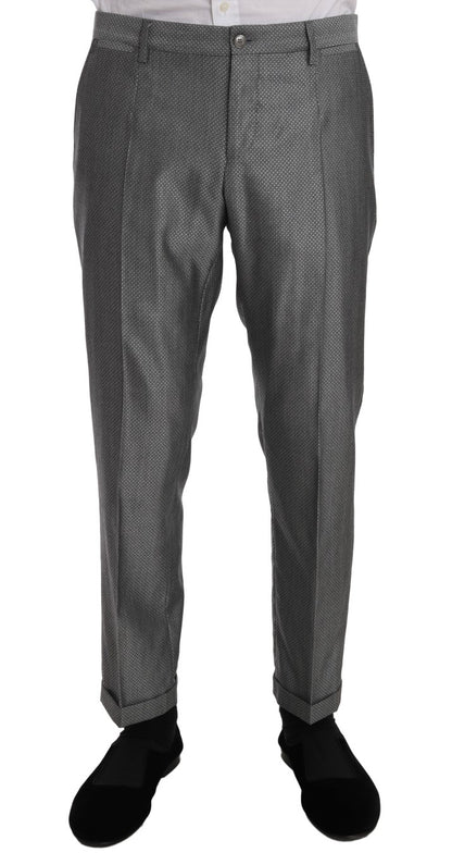 Elegante traje negro cruzado