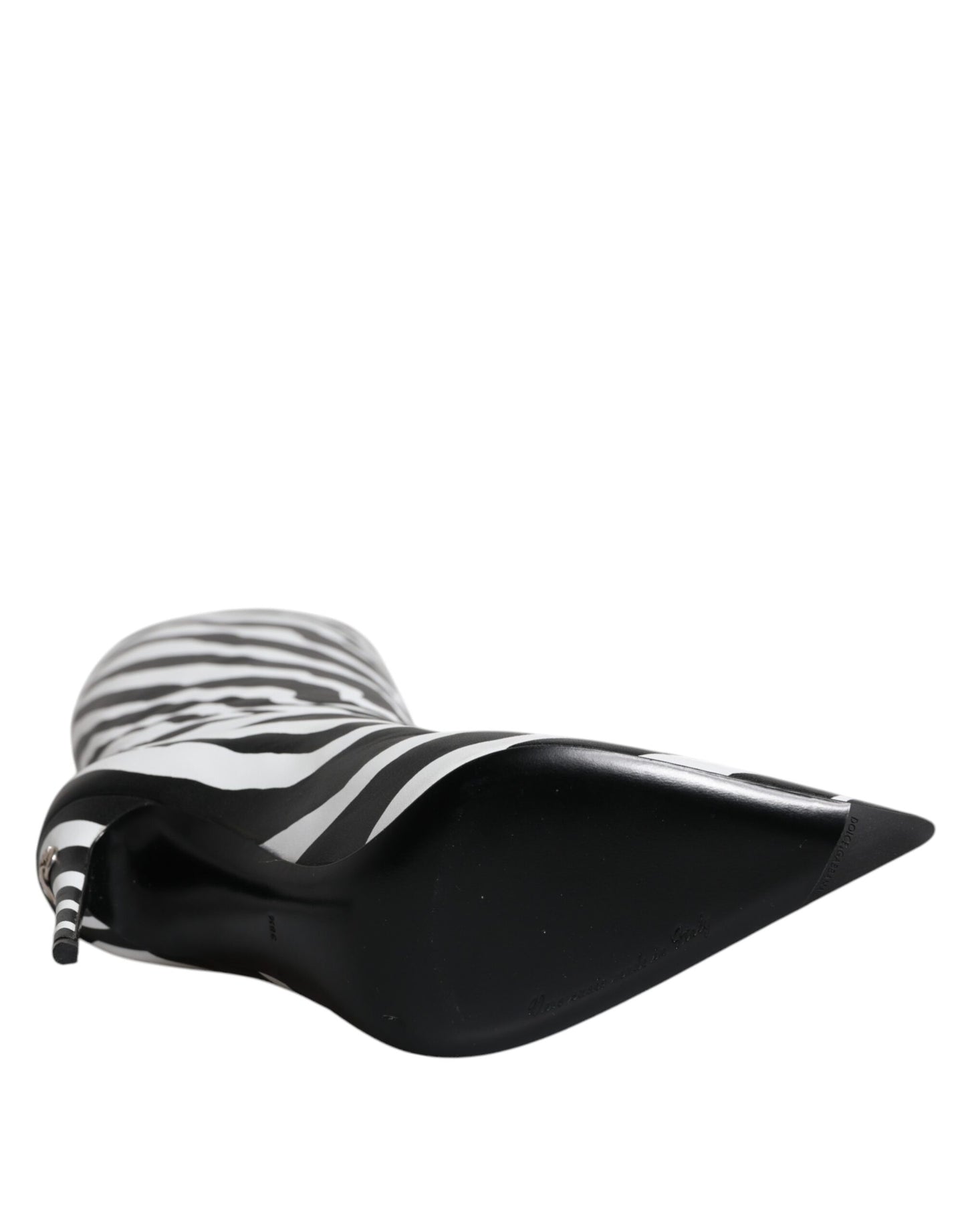 Botas altas con tacón de cebra en blanco y negro
