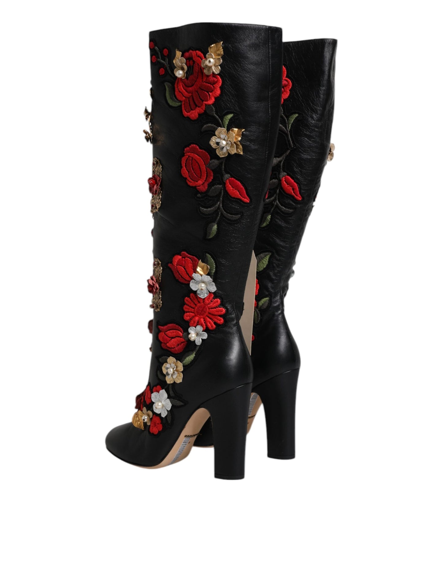 Botas de tacón de piel con adornos de rosas negras