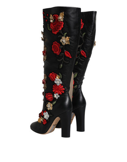 Botas de tacón de piel con adornos de rosas negras