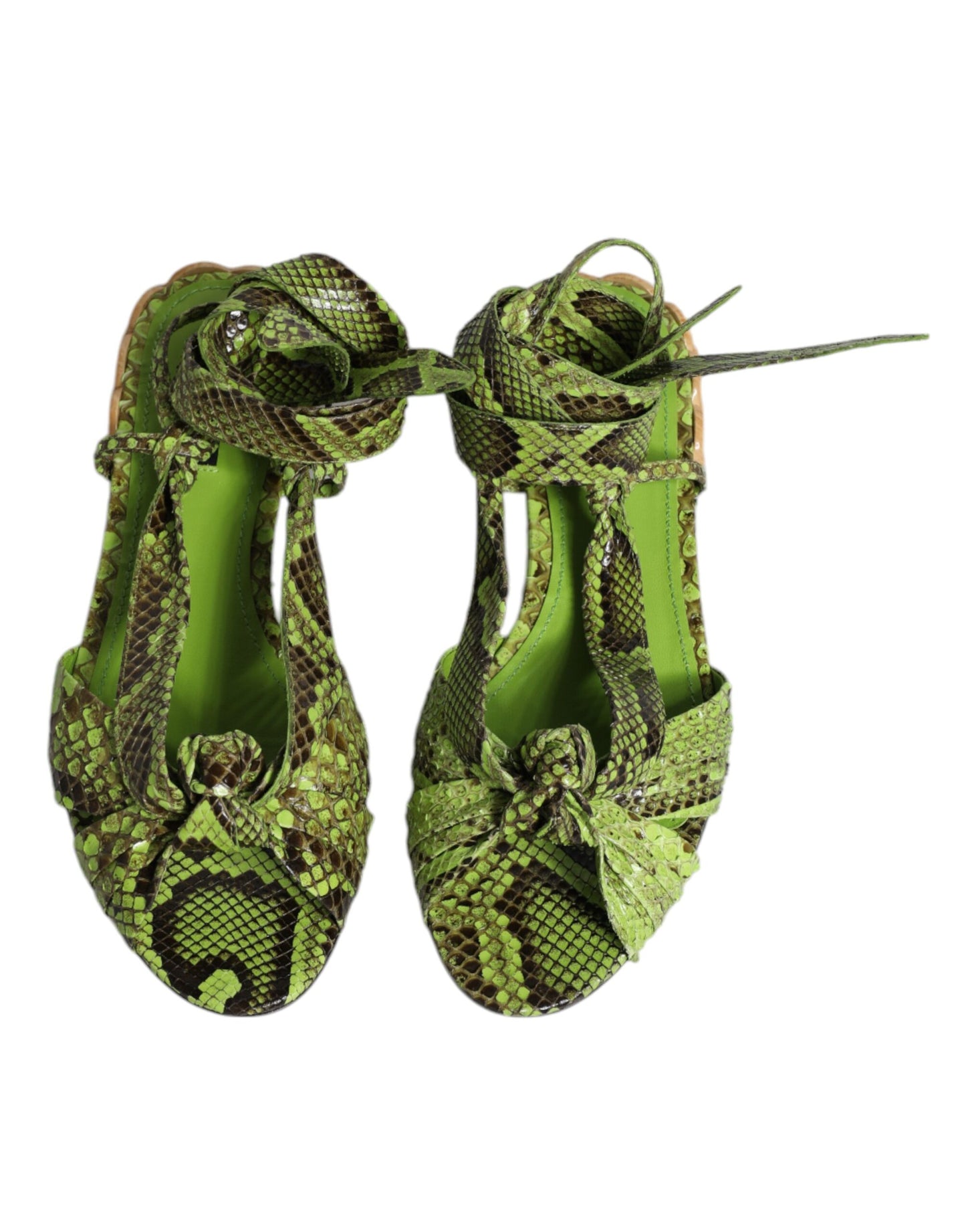 Sandalias cruzadas al tobillo con estampado animal verde