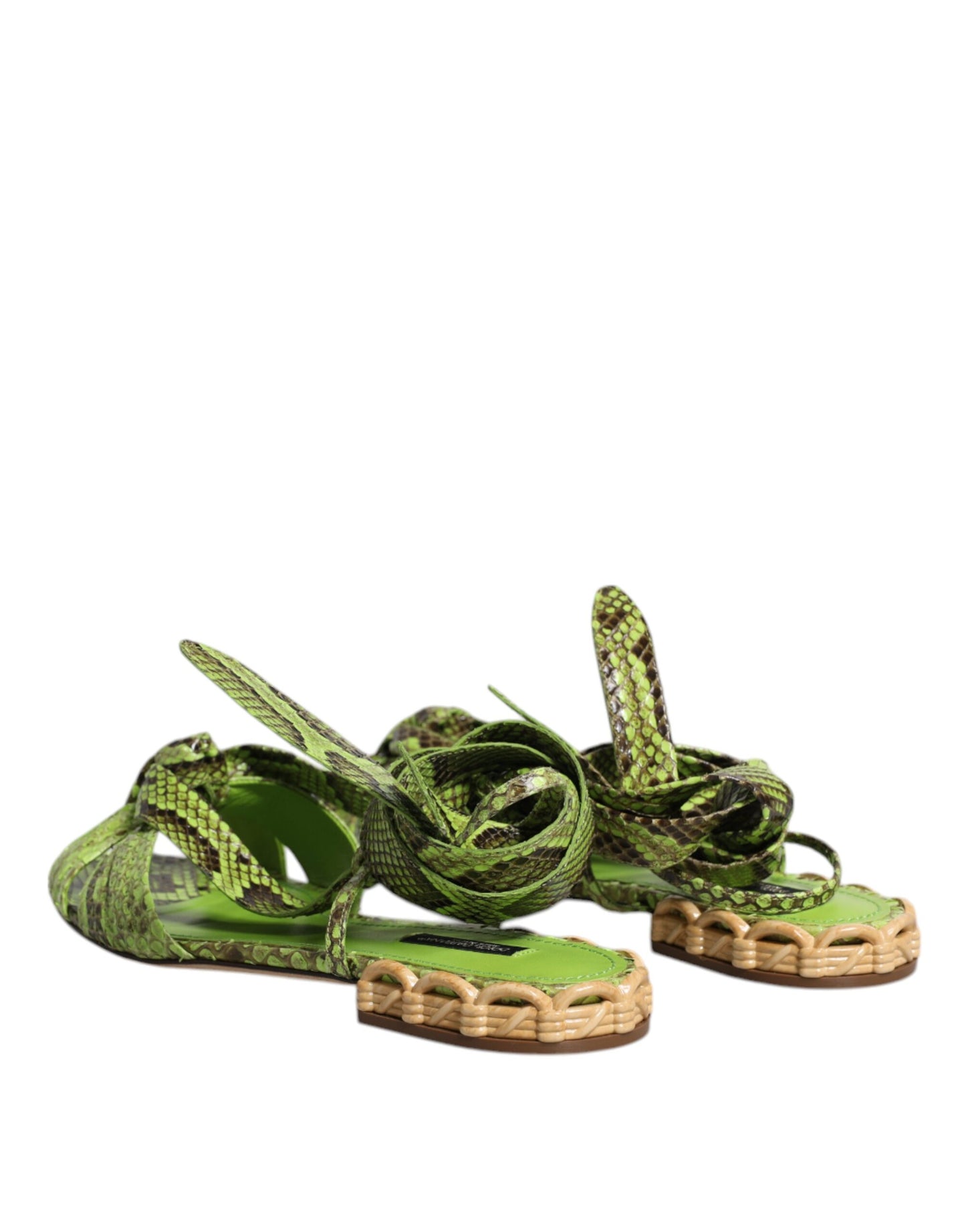 Sandalias cruzadas al tobillo con estampado animal verde