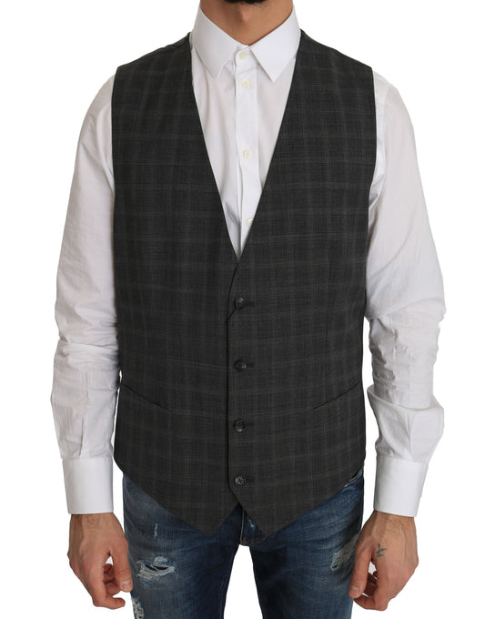 Elegante chaleco de lana a cuadros para el hombre urbano