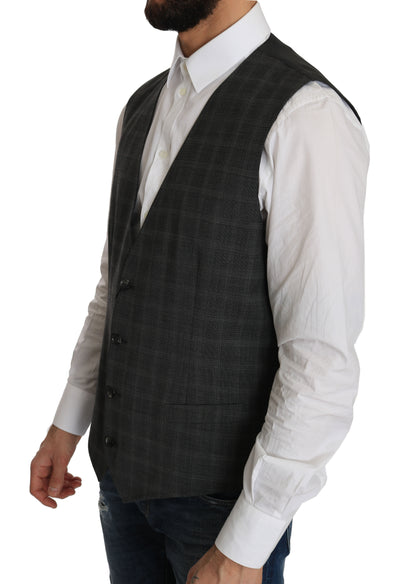 Elegante chaleco de lana a cuadros para el hombre urbano