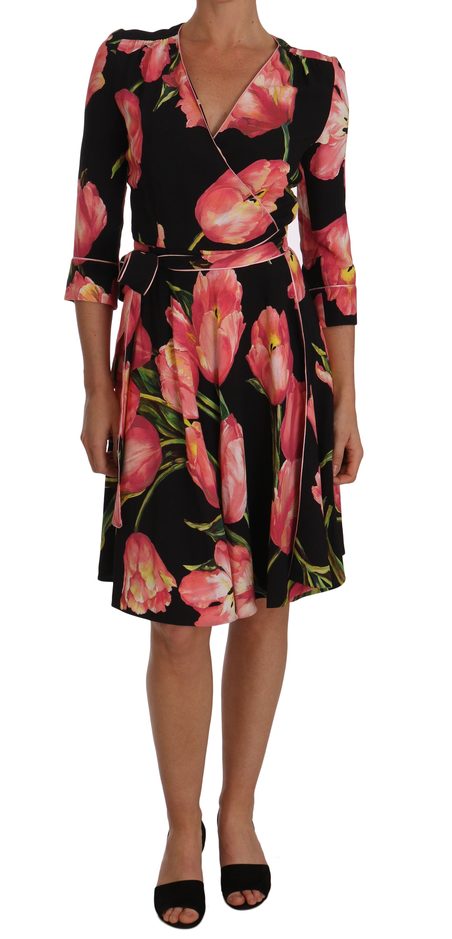 Elegante vestido negro recto con estampado de tulipanes rosas