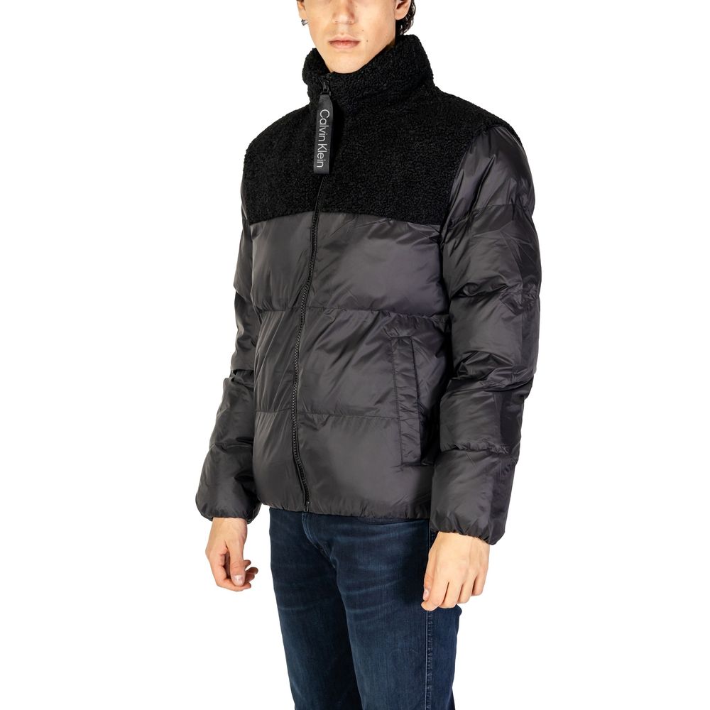 Chaqueta de poliéster negra