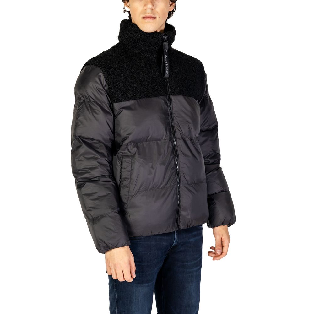 Chaqueta de poliéster negra