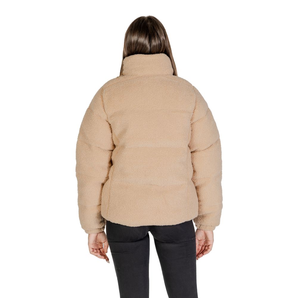 Chaquetas y abrigos de nailon beige