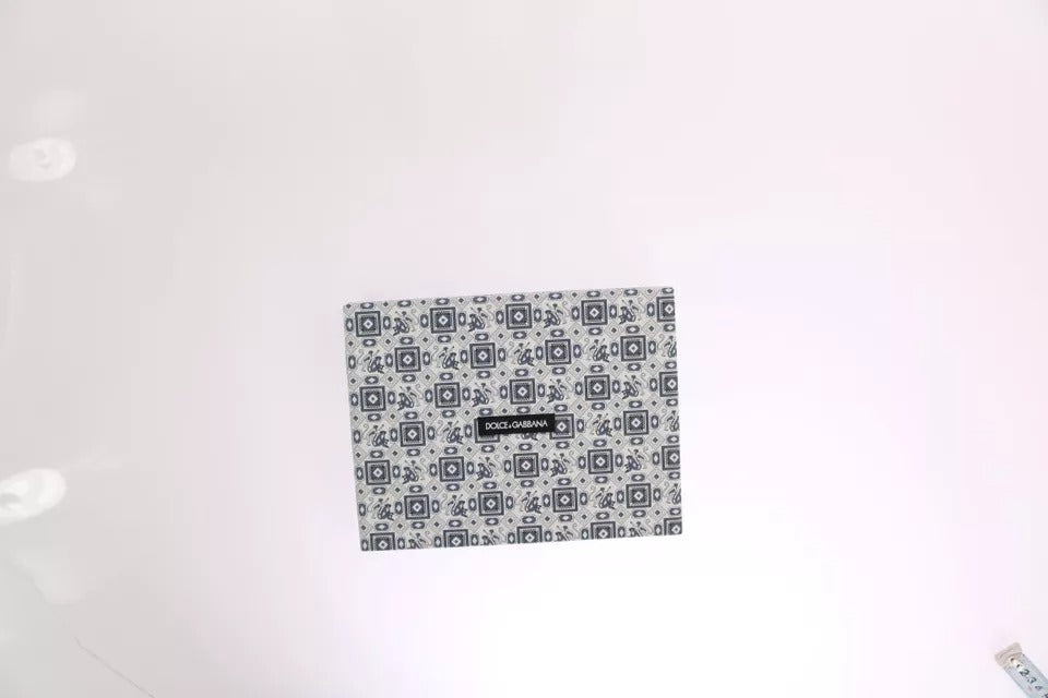 Conjunto de caja de regalo con cinturón de cuero y pajarita de seda blanca y azul