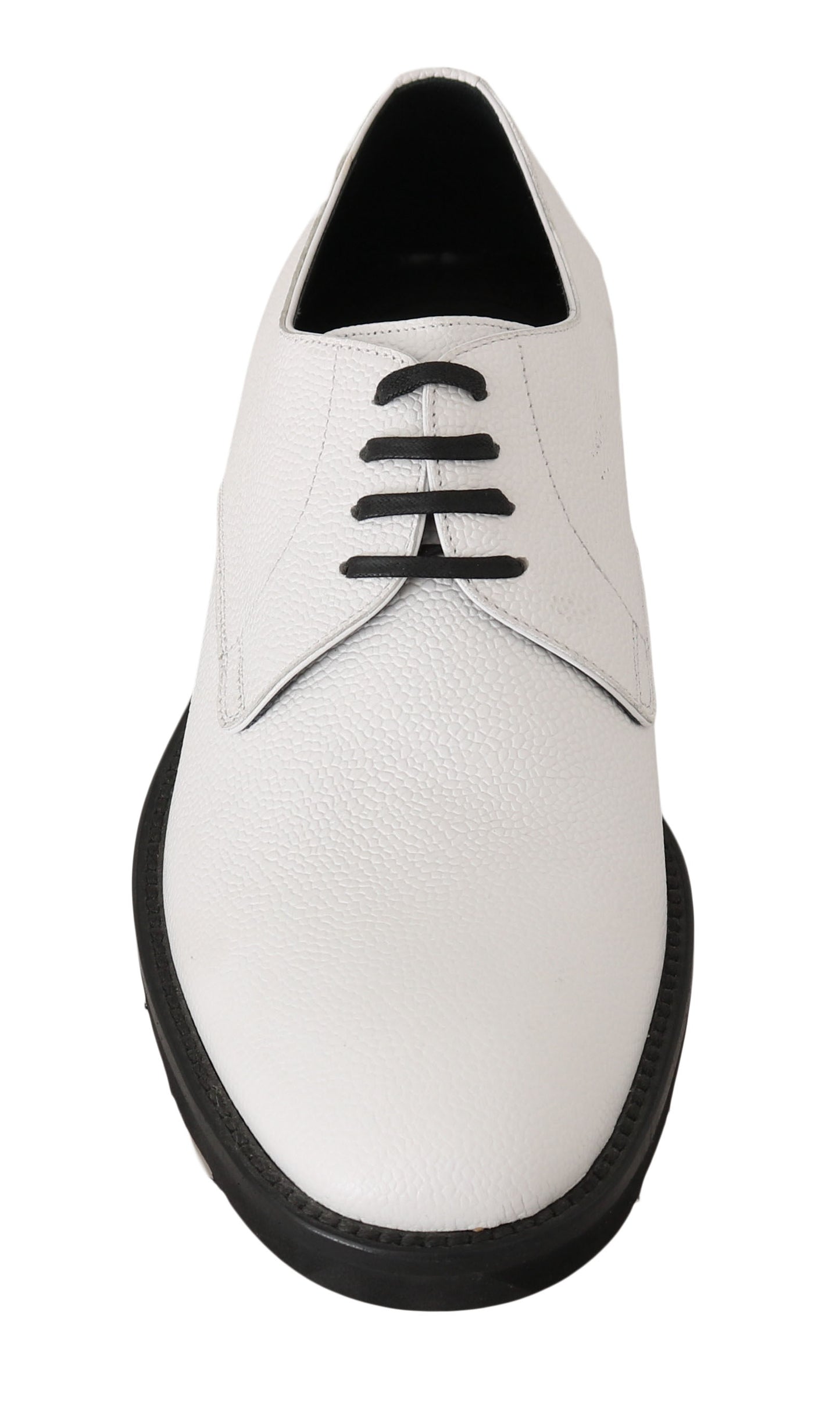 Elegantes zapatos formales de cuero blanco