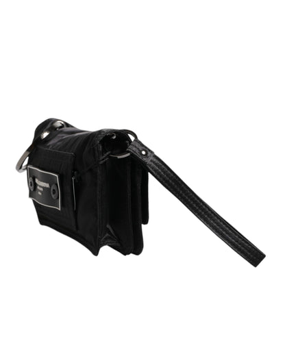 Bolso bandolera de tela negra con logo y dos compartimentos